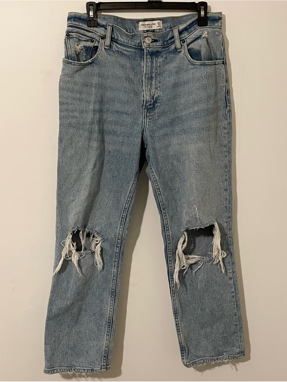 Abercrombie and Fitch The 90's Straight Ultra High Rise Size 29 8 XS Ripped Knee